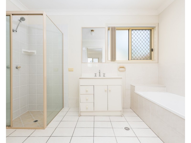 33 Collina Crescent, Forest Lake QLD 4078