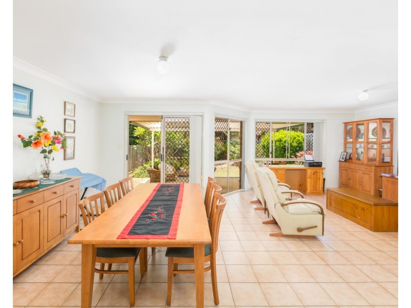 8 Chelsea Place, Forest Lake QLD 4078