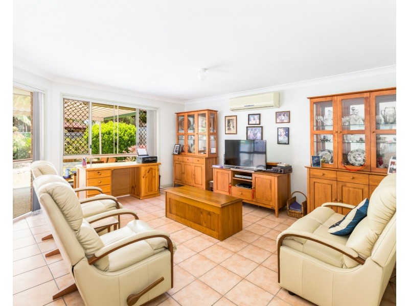 8 Chelsea Place, Forest Lake QLD 4078