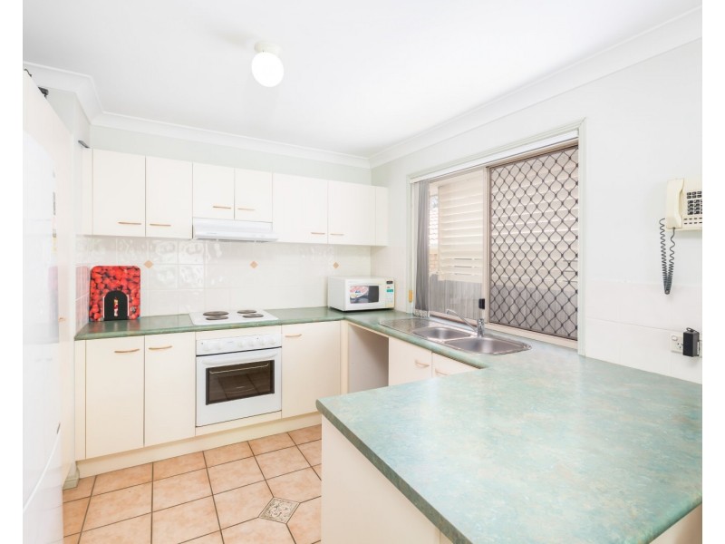 8 Chelsea Place, Forest Lake QLD 4078