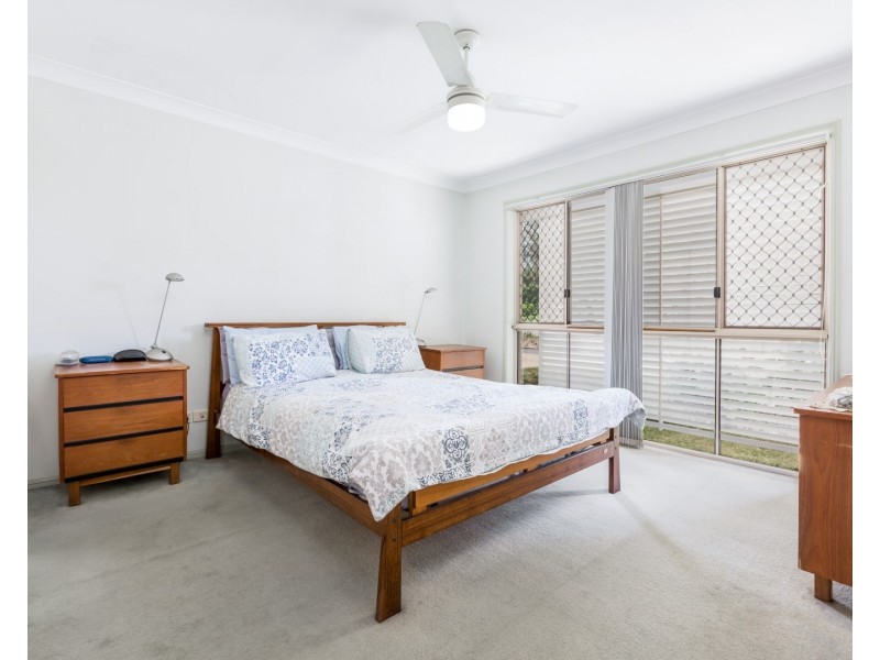 8 Chelsea Place, Forest Lake QLD 4078