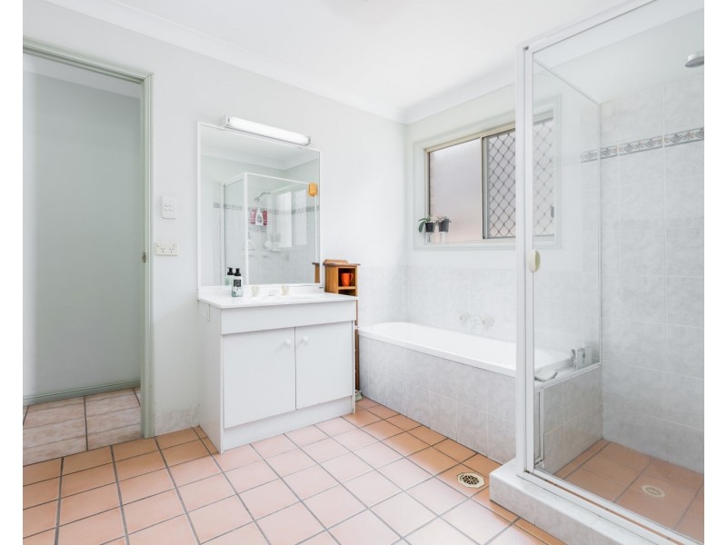 8 Chelsea Place, Forest Lake QLD 4078