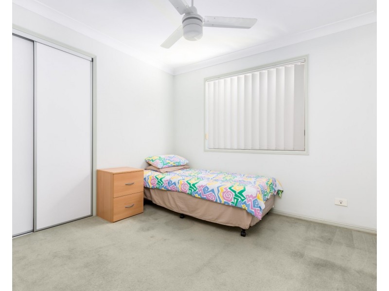 8 Chelsea Place, Forest Lake QLD 4078