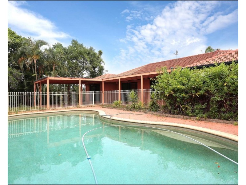 8 Queens Court, Forest Lake QLD 4078