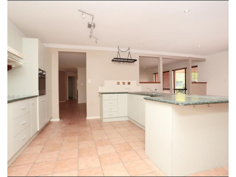 8 Queens Court, Forest Lake QLD 4078