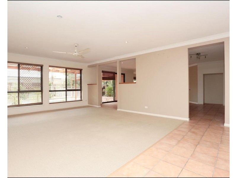 8 Queens Court, Forest Lake QLD 4078