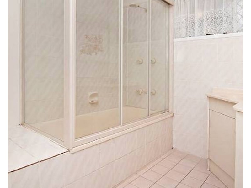 1 Letitia Street, Regents Park QLD 4118