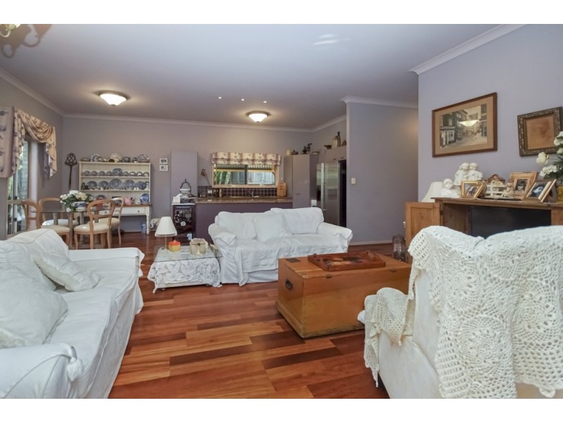 1 Cooloola Lane, Forest Lake QLD 4078