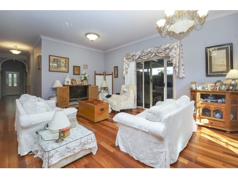 1 Cooloola Lane, Forest Lake QLD 4078