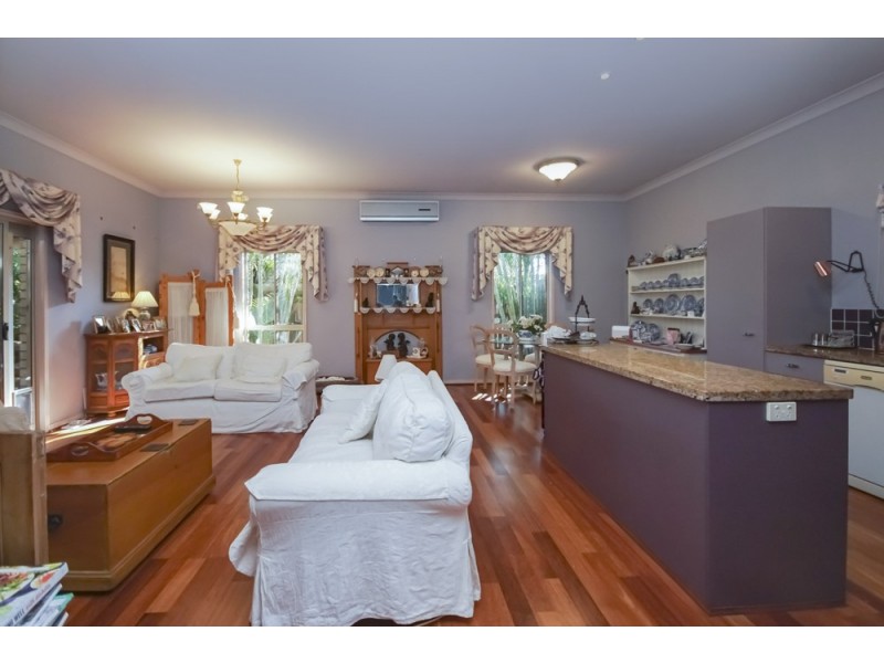 1 Cooloola Lane, Forest Lake QLD 4078