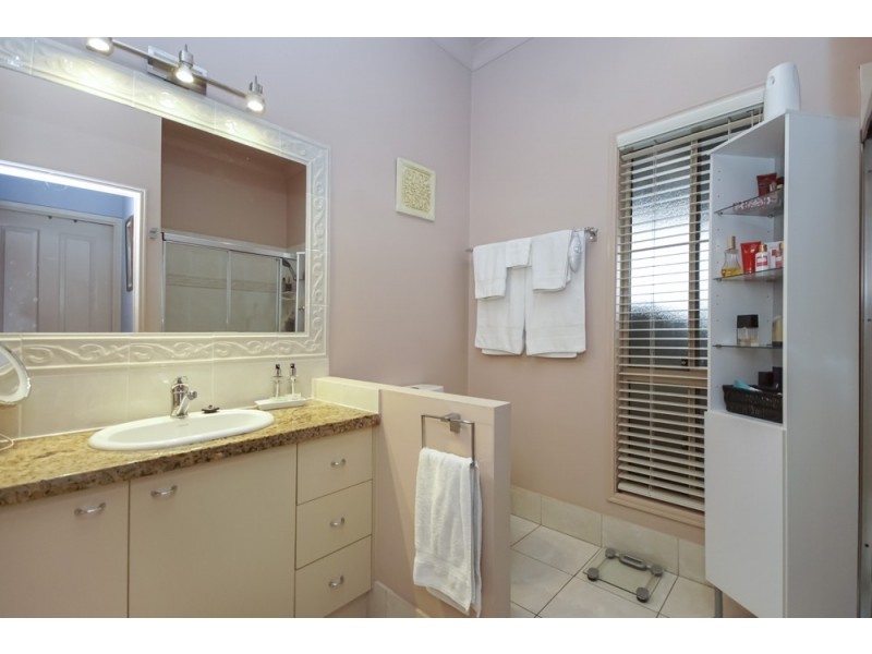 1 Cooloola Lane, Forest Lake QLD 4078