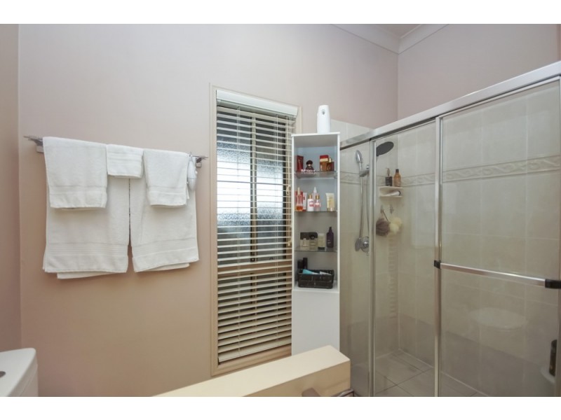 1 Cooloola Lane, Forest Lake QLD 4078