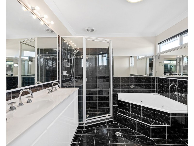 76 Renoir Crescent, Forest Lake QLD 4078