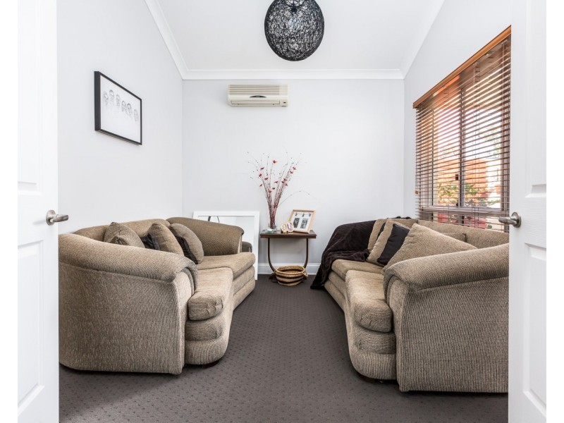 16 Clarendon Circuit, Forest Lake QLD 4078