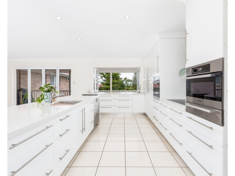 12 Moncrieff Court, Mount Ommaney QLD 4074