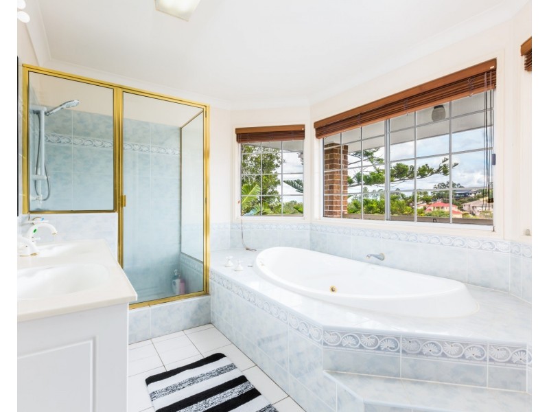 12 Moncrieff Court, Mount Ommaney QLD 4074