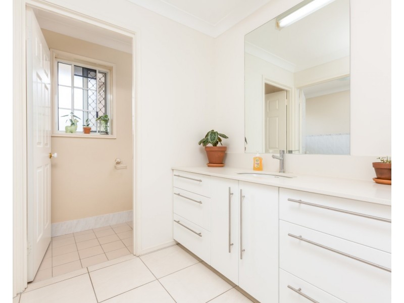 12 Moncrieff Court, Mount Ommaney QLD 4074