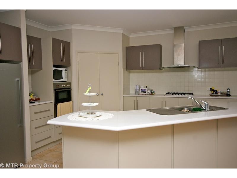 8 St Tropez Place, Forest Lake QLD 4078