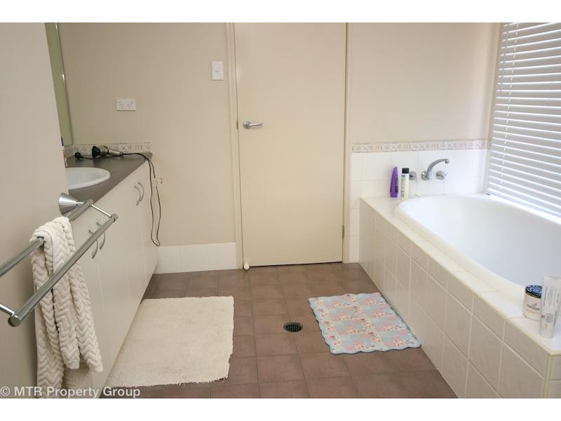 8 St Tropez Place, Forest Lake QLD 4078