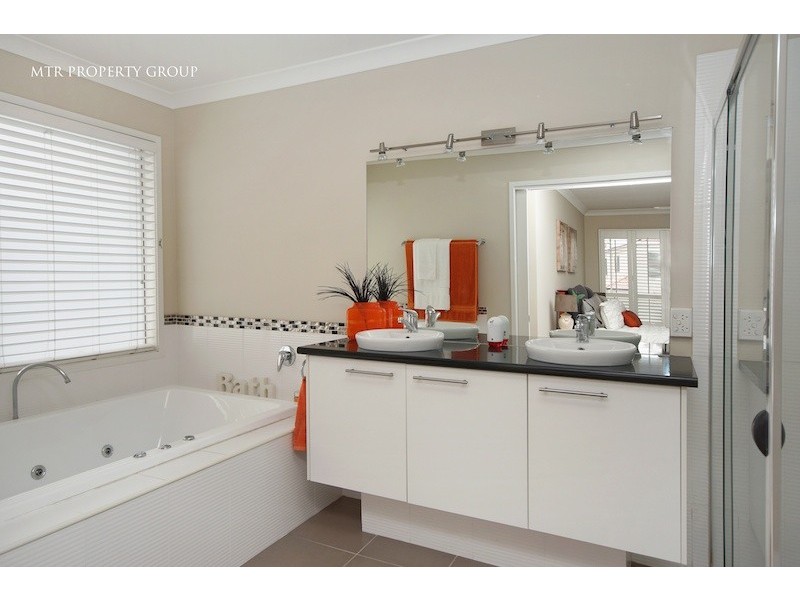 8 Cayman Place, Forest Lake QLD 4078