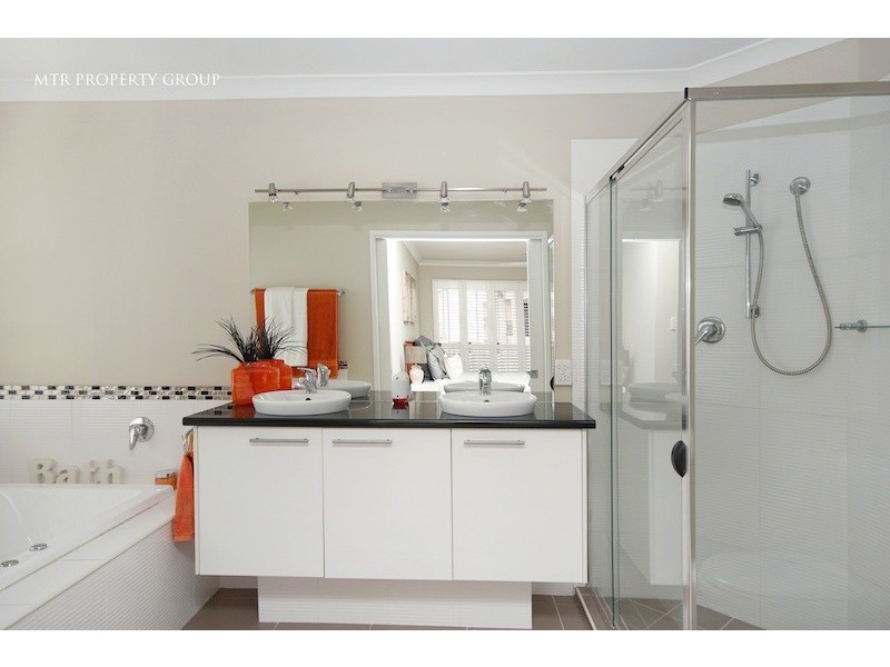 8 Cayman Place, Forest Lake QLD 4078