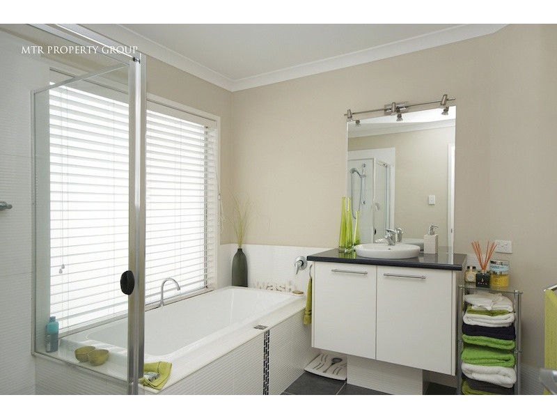 8 Cayman Place, Forest Lake QLD 4078