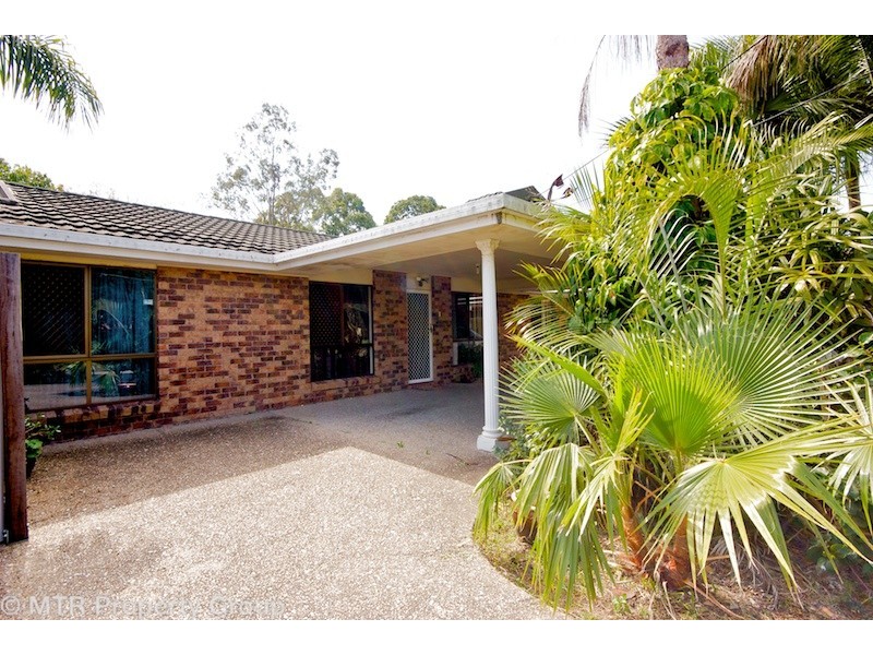 4 Somerfield St, Redbank Plains QLD 4301