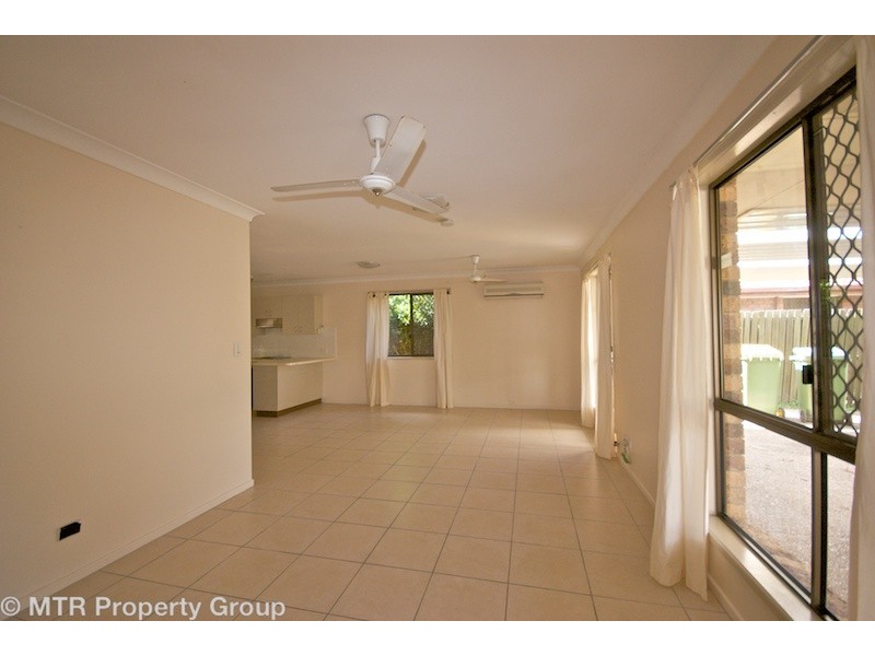 4 Somerfield St, Redbank Plains QLD 4301