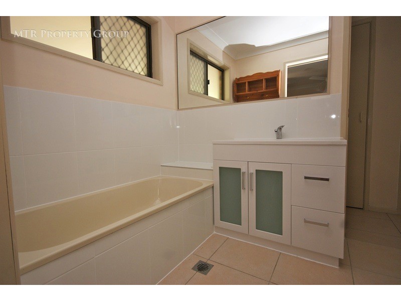 4 Somerfield St, Redbank Plains QLD 4301