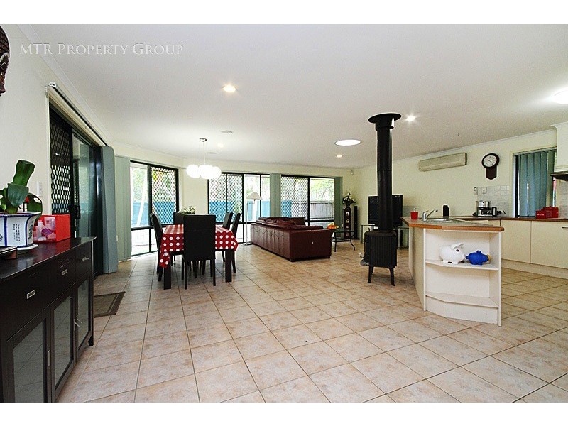 11 Chiswick Place, Forest Lake QLD 4078