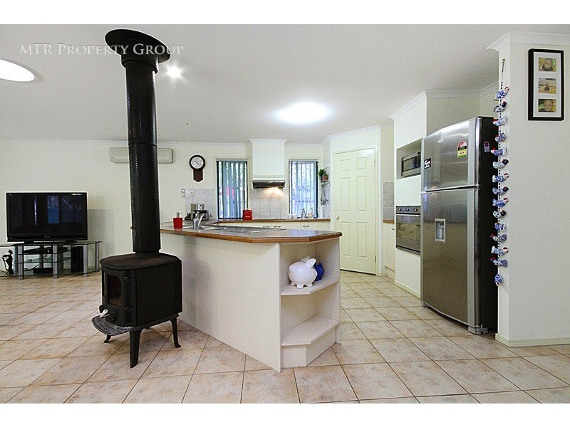 11 Chiswick Place, Forest Lake QLD 4078