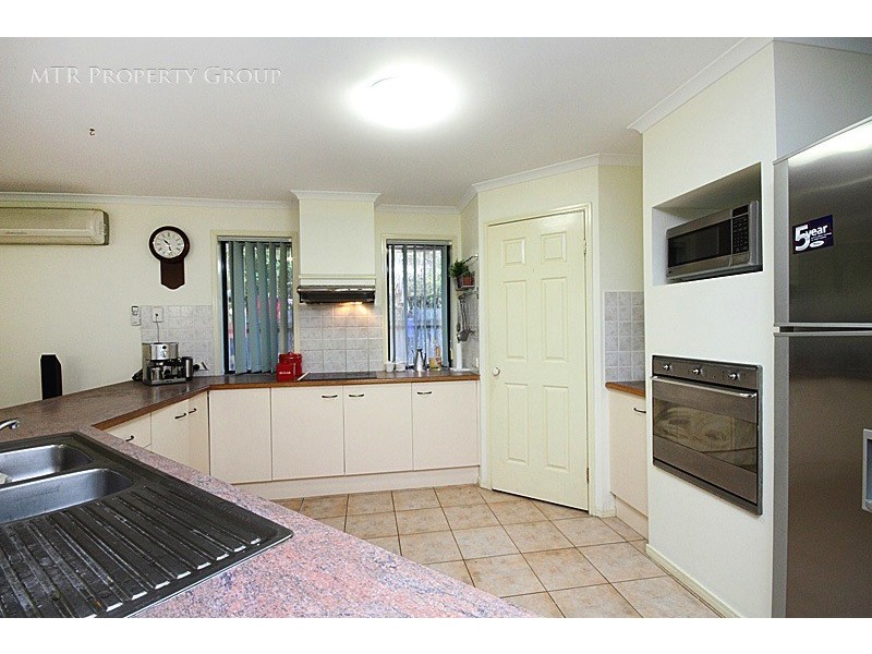 11 Chiswick Place, Forest Lake QLD 4078