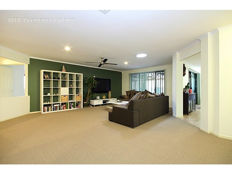 11 Chiswick Place, Forest Lake QLD 4078