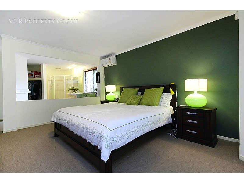 11 Chiswick Place, Forest Lake QLD 4078