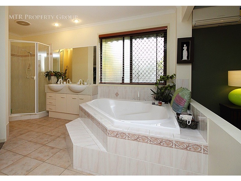 11 Chiswick Place, Forest Lake QLD 4078