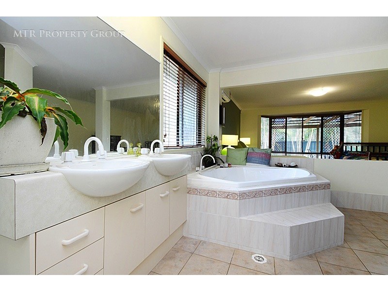 11 Chiswick Place, Forest Lake QLD 4078