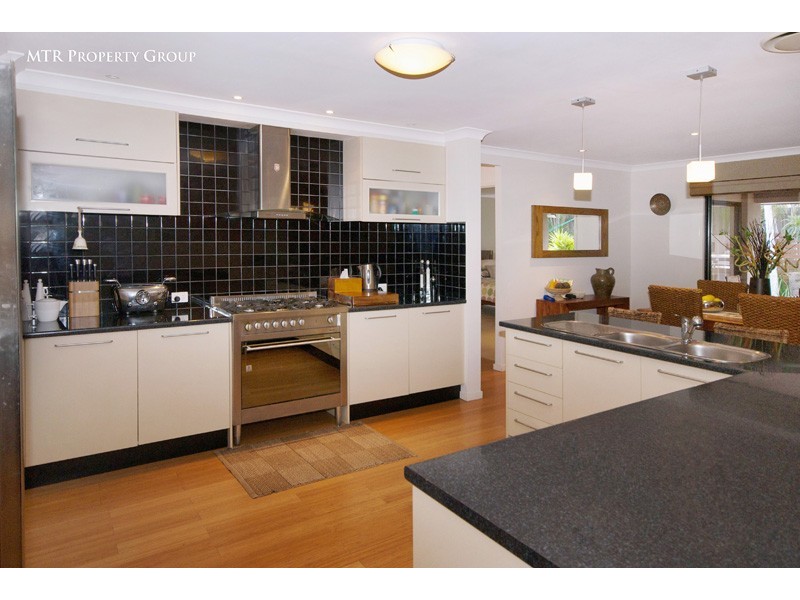 4 Unley Place, Forest Lake QLD 4078
