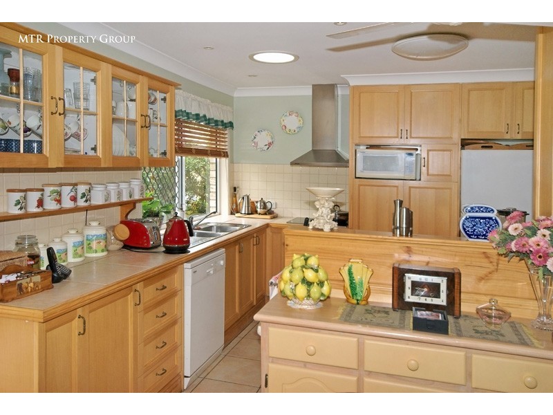 76 Jindabyne Cct, Forest Lake QLD 4078