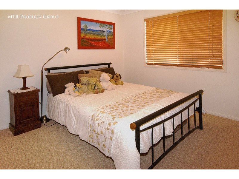 1 Chestnut Place, Forest Lake QLD 4078