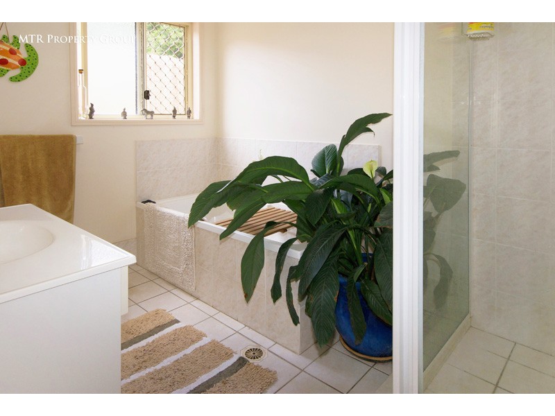 1 Chestnut Place, Forest Lake QLD 4078