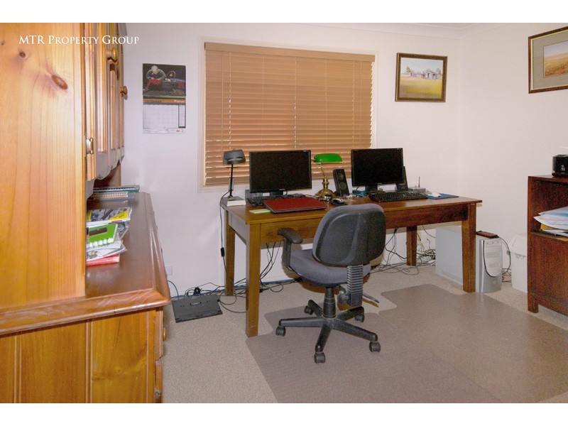 1 Chestnut Place, Forest Lake QLD 4078