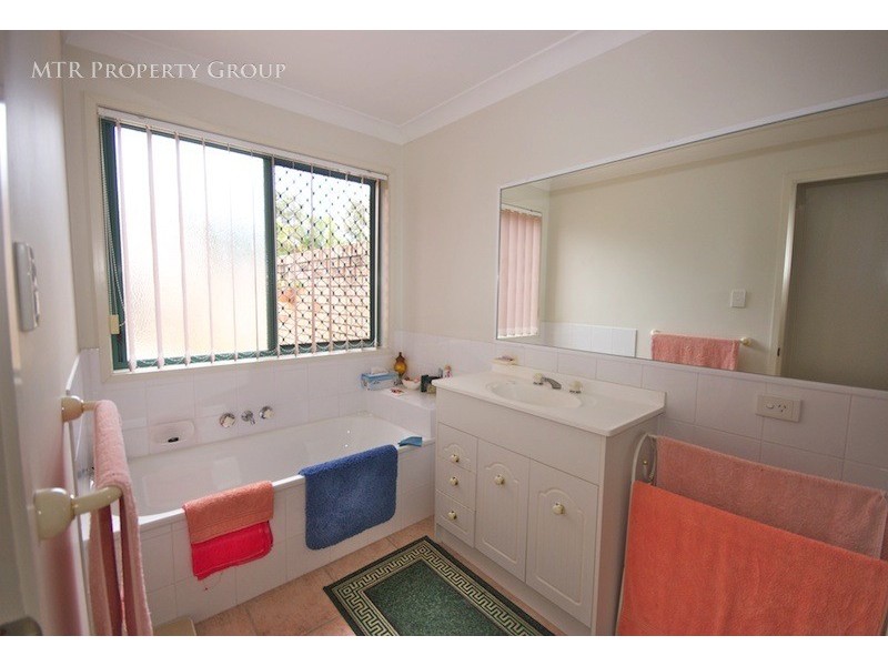 6 Chestnut Place, Forest Lake QLD 4078