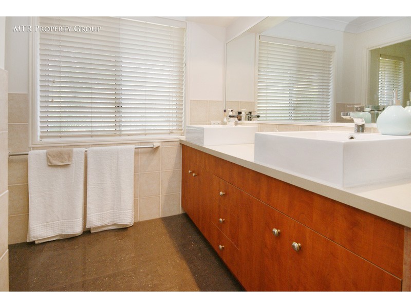 16 Seabrook Cresent, Forest Lake QLD 4078