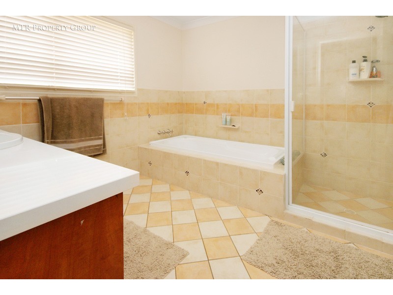 16 Seabrook Cresent, Forest Lake QLD 4078