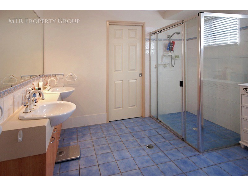 11 Carisbrook Circuit, Forest Lake QLD 4078