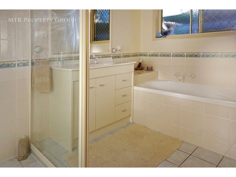 8 Trinity Close, Forest Lake QLD 4078