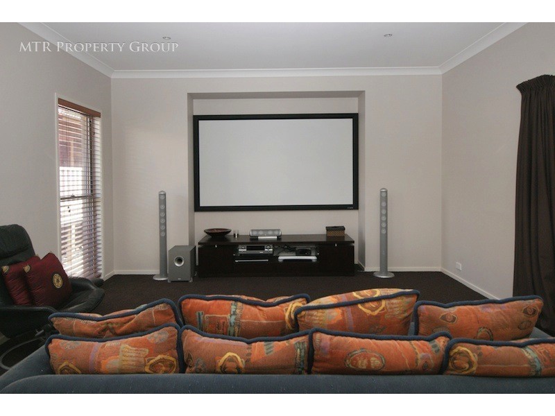 11 Dandenong St, Forest Lake QLD 4078