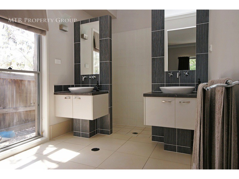 11 Dandenong St, Forest Lake QLD 4078