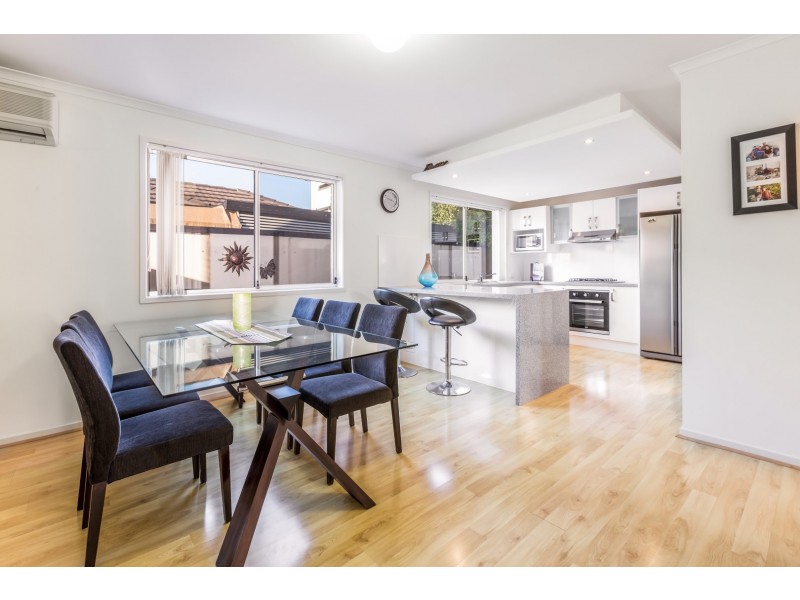 6 Jetty Walk, Forest Lake QLD 4078