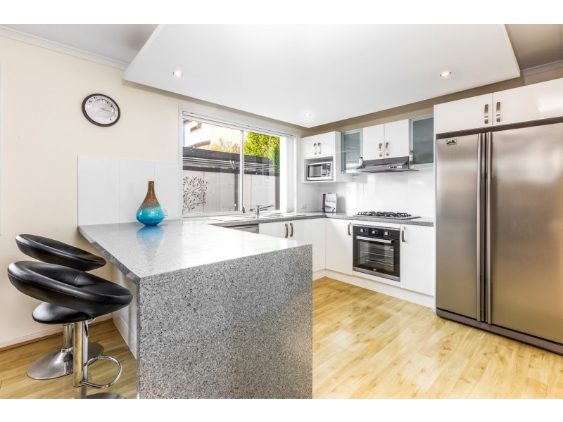 6 Jetty Walk, Forest Lake QLD 4078